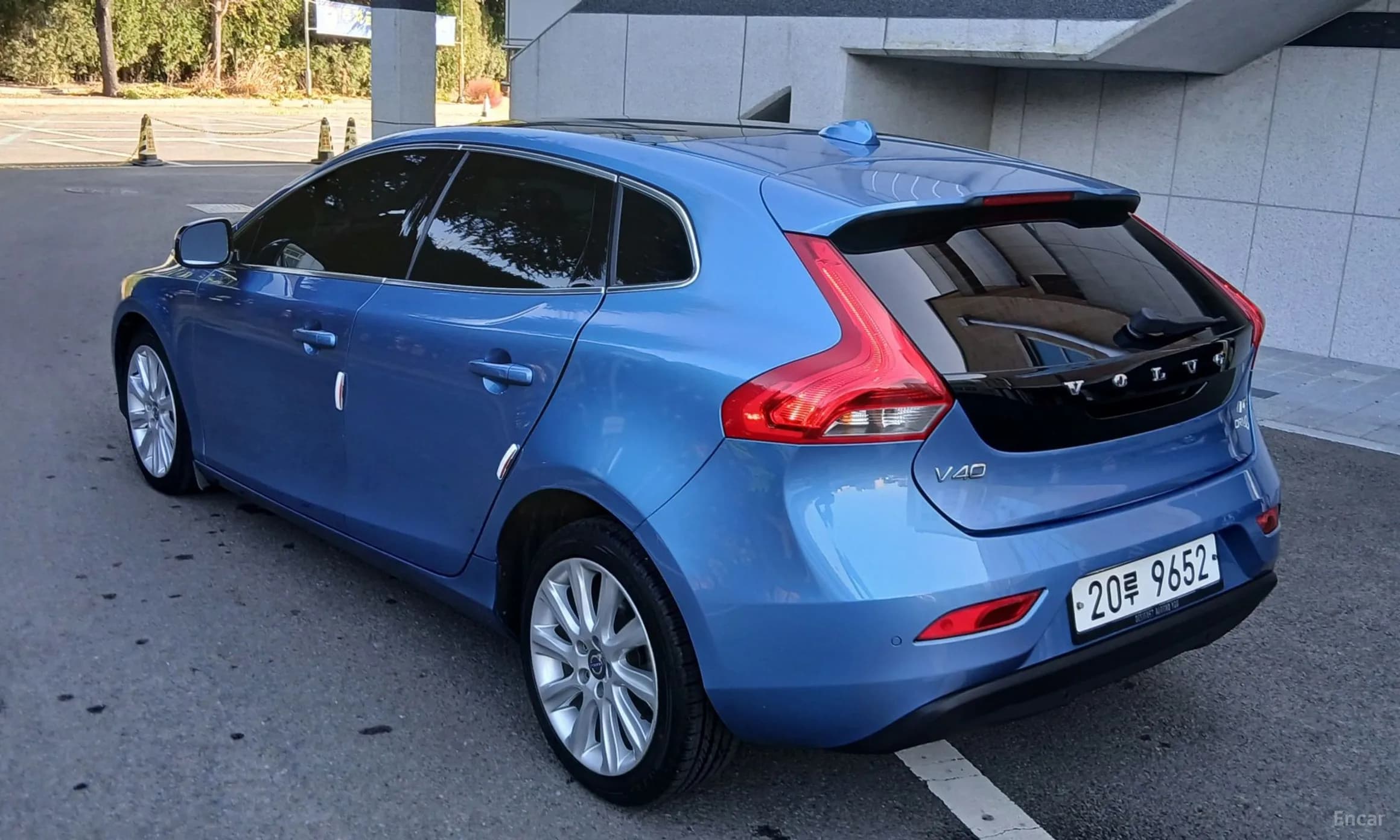 V40
