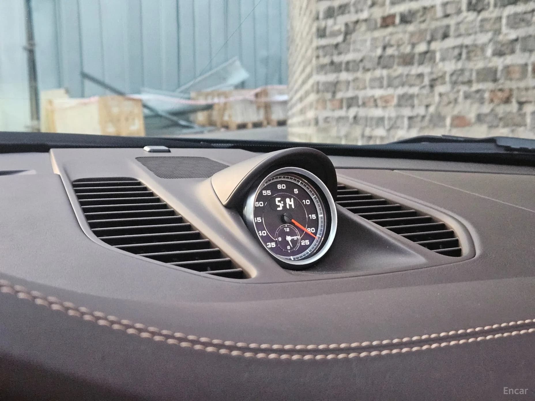 910