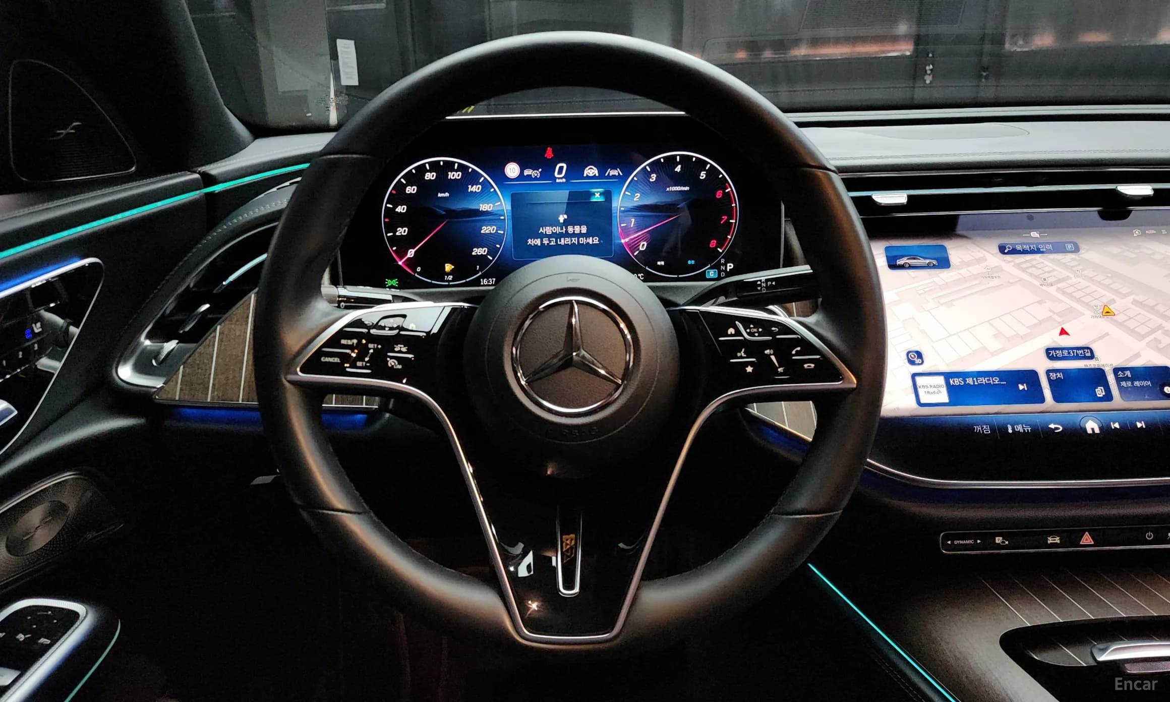 E-Class W214
