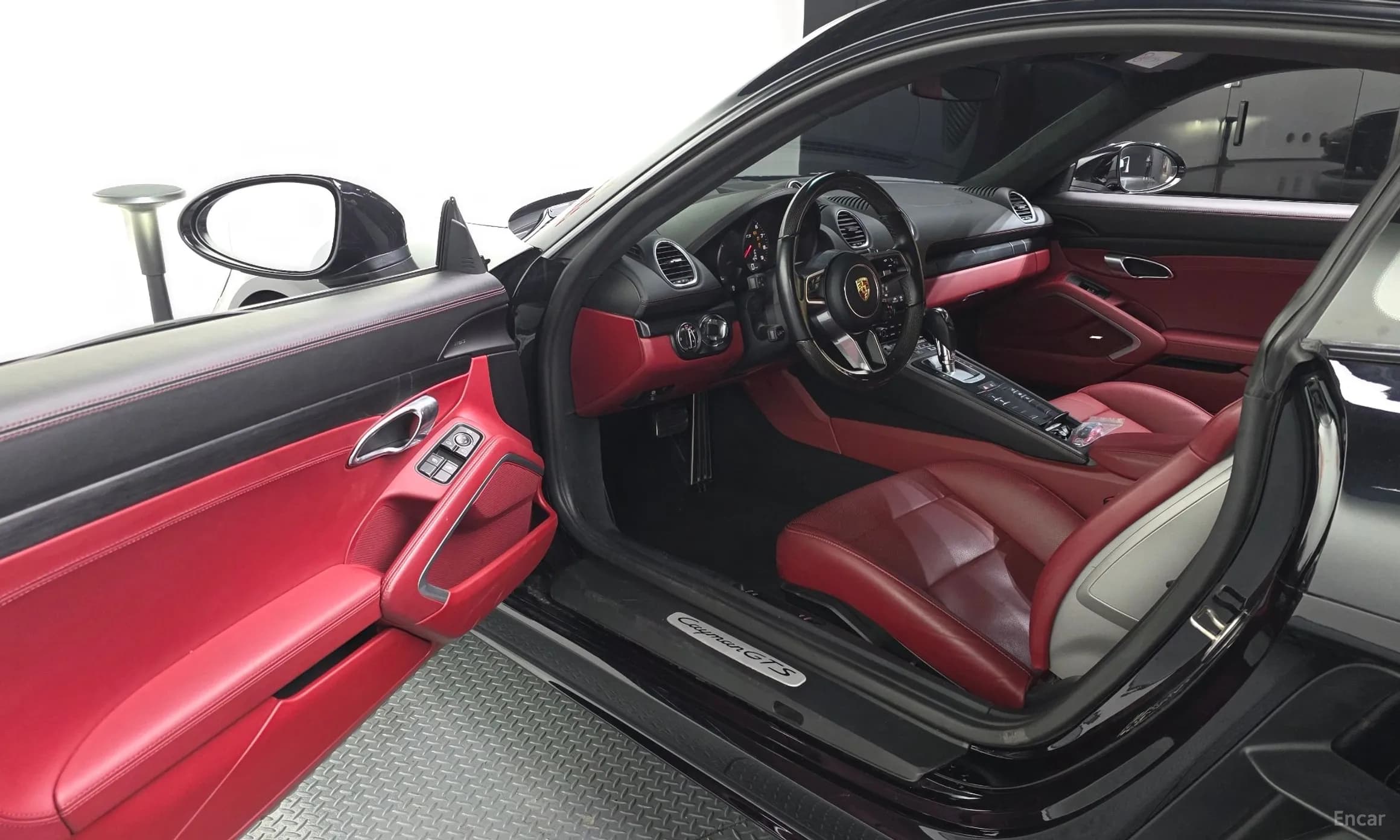 718 Cayman