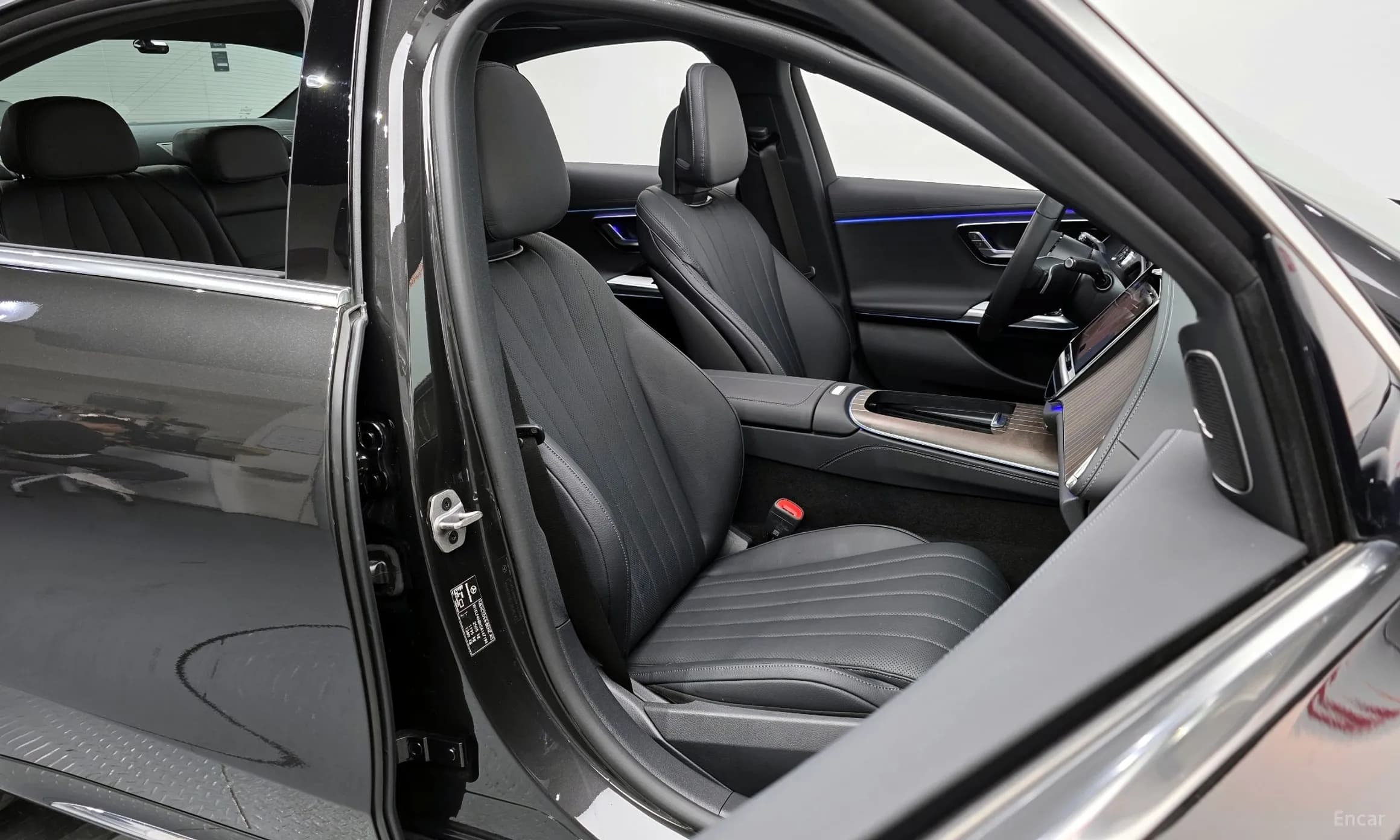 E-Class W214