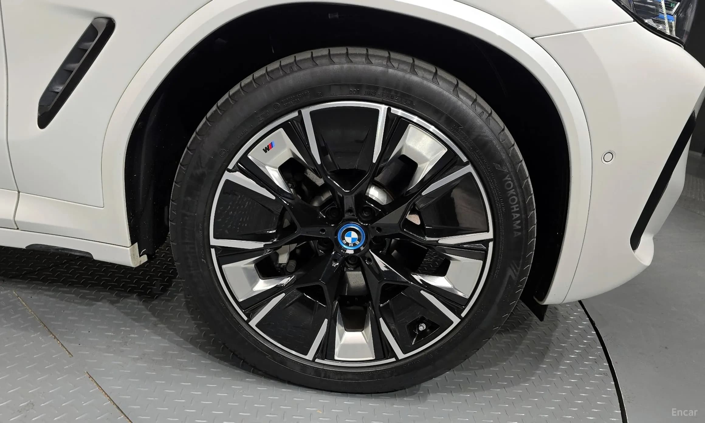 iX3
