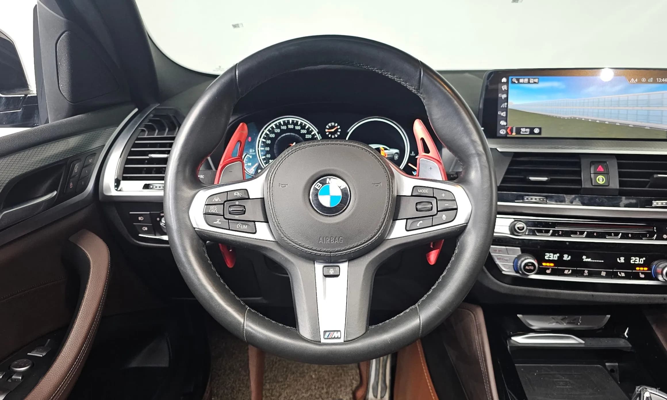 X4 (G02)