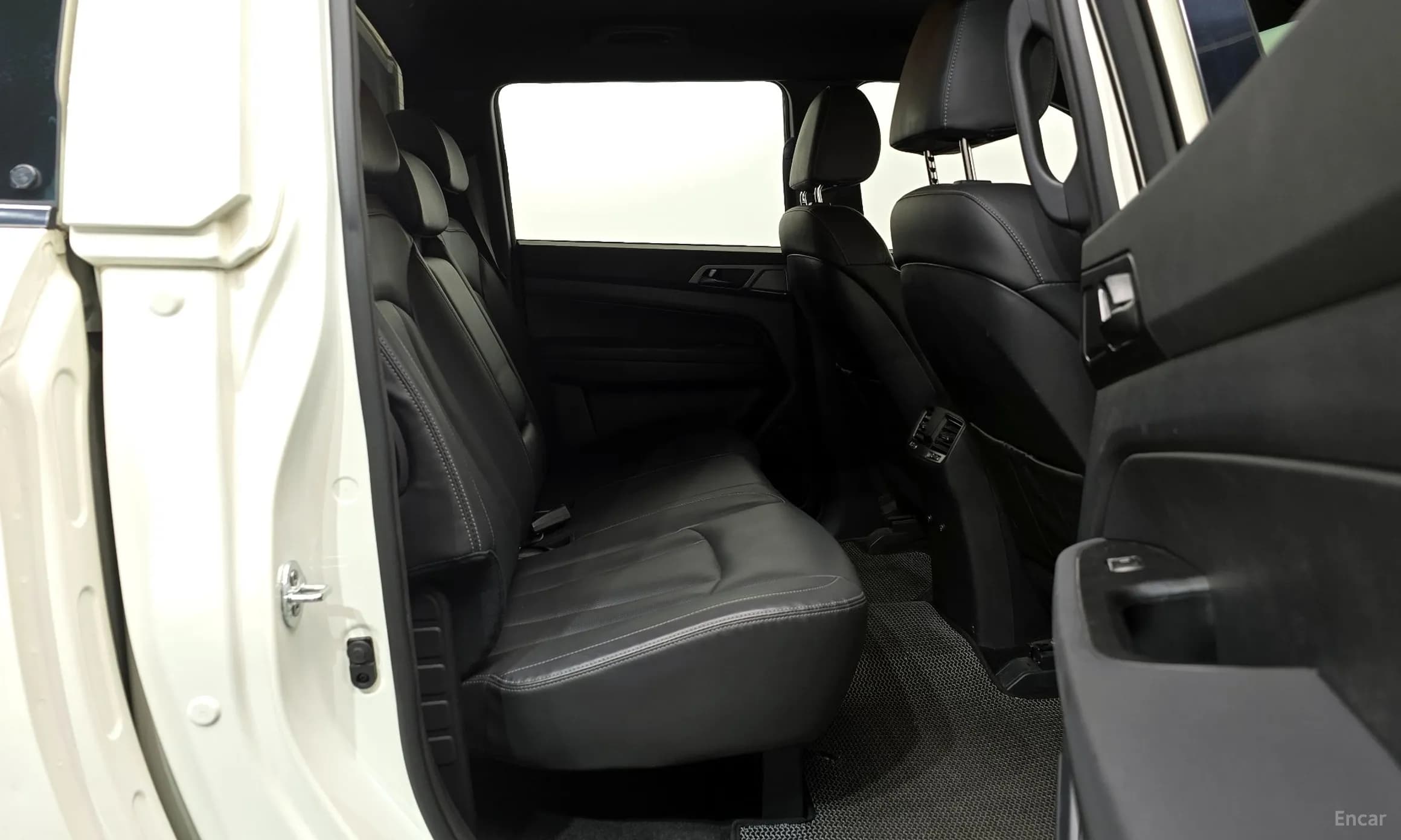 Rexton Sports Khan