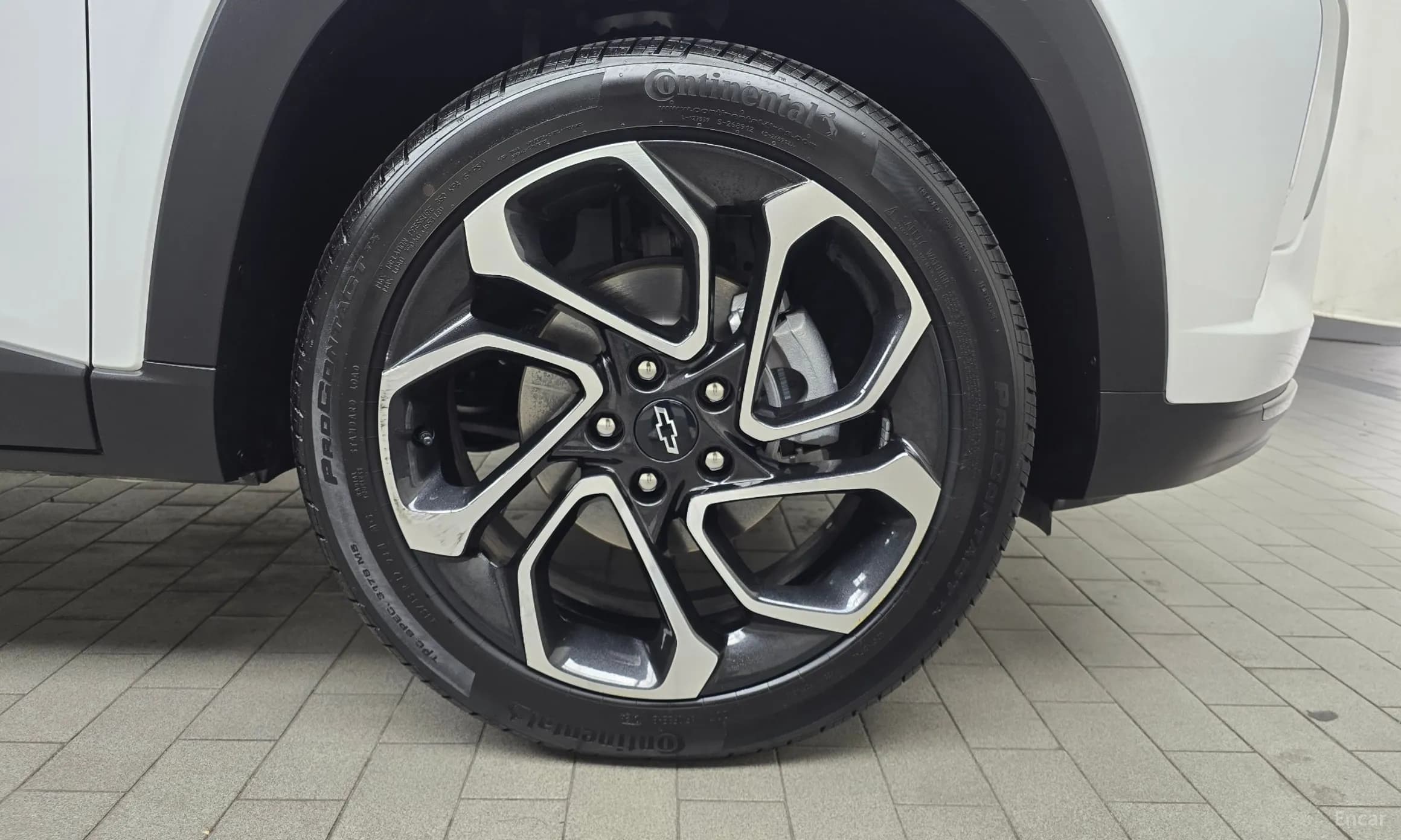 Trax Crossover