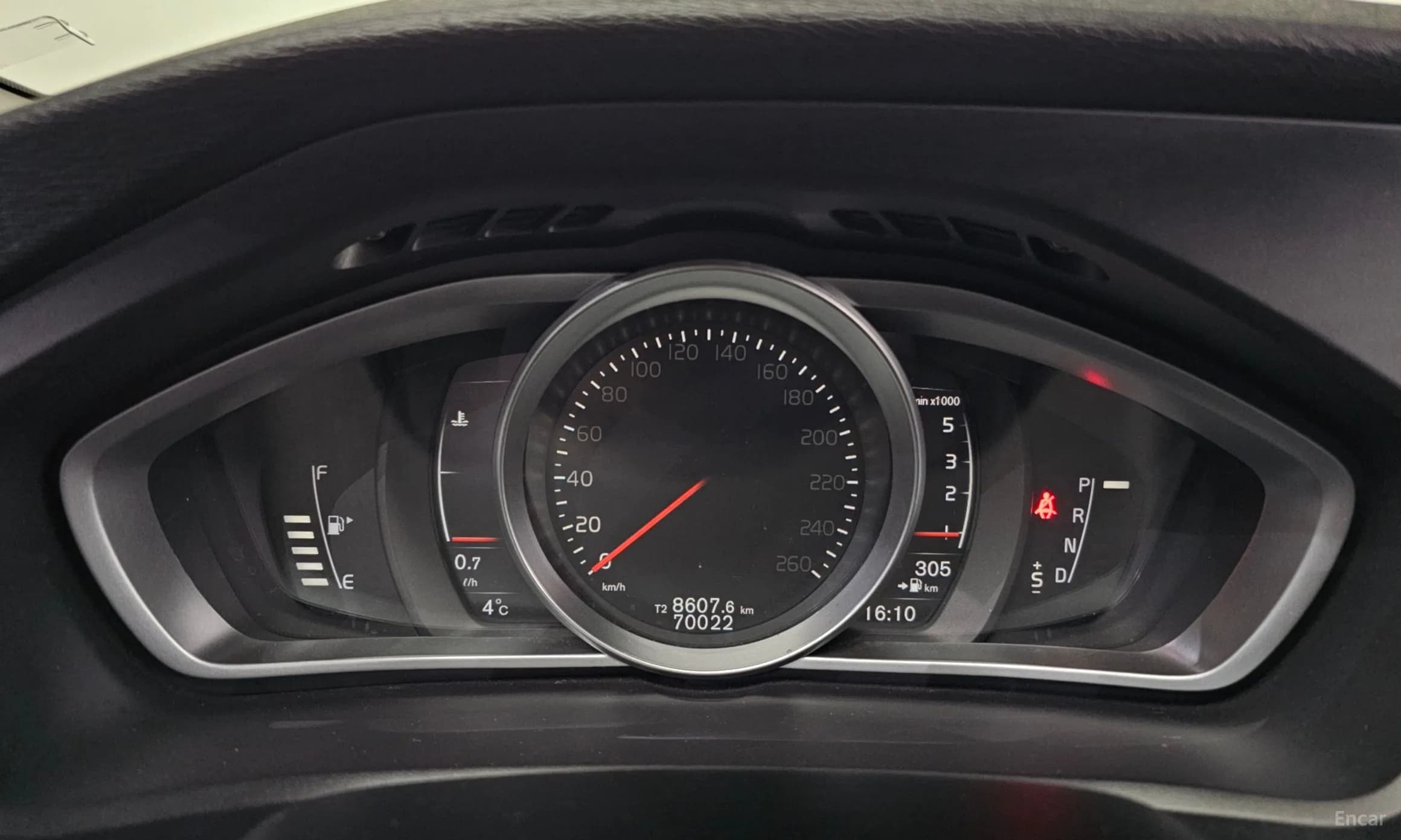 V40