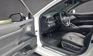 Camry (XV70)