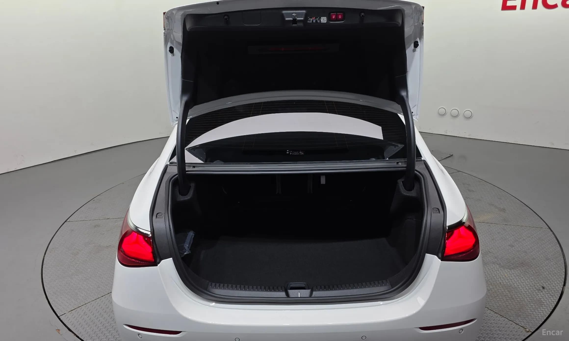 E-Class W214