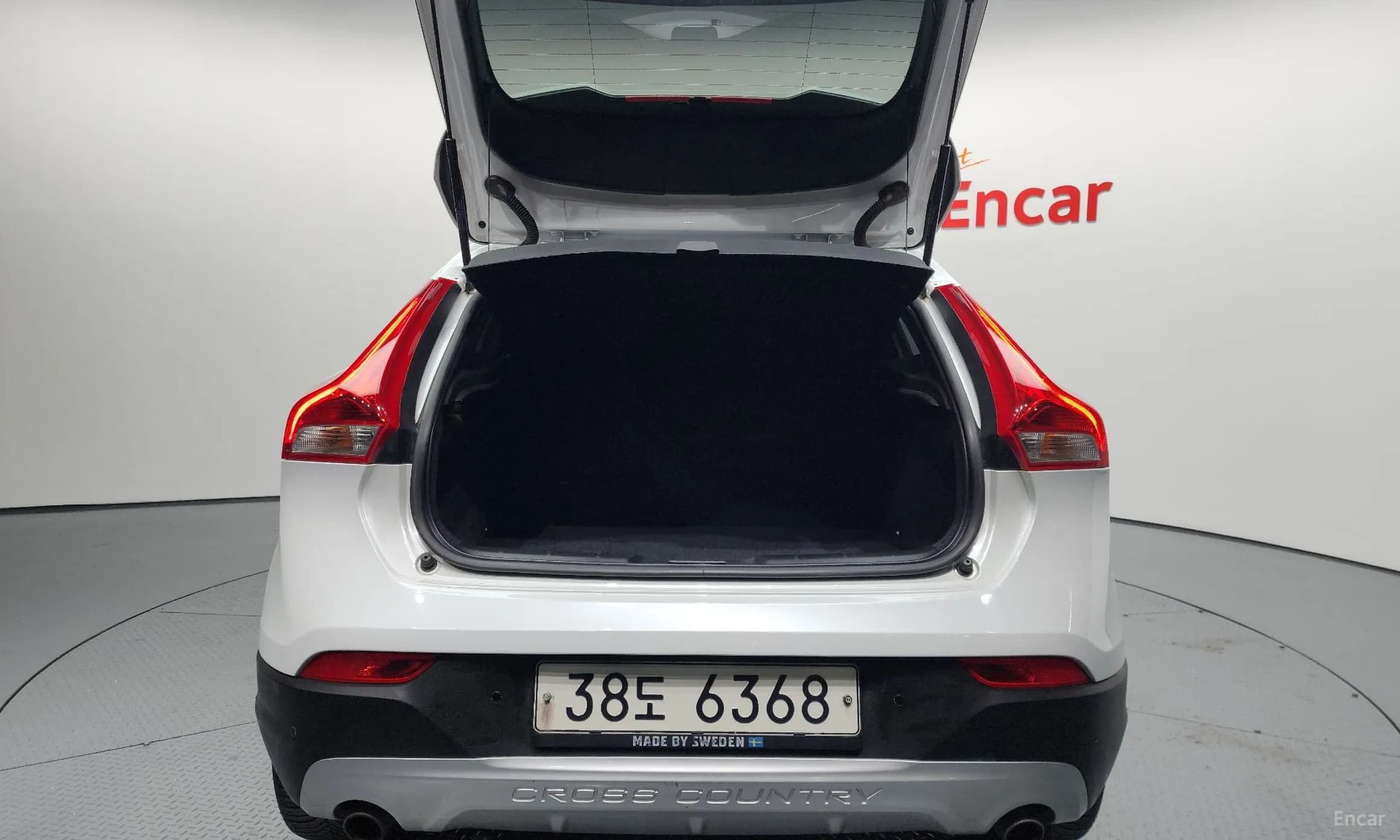 V40 Cross Country