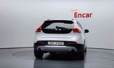 V40 Cross Country