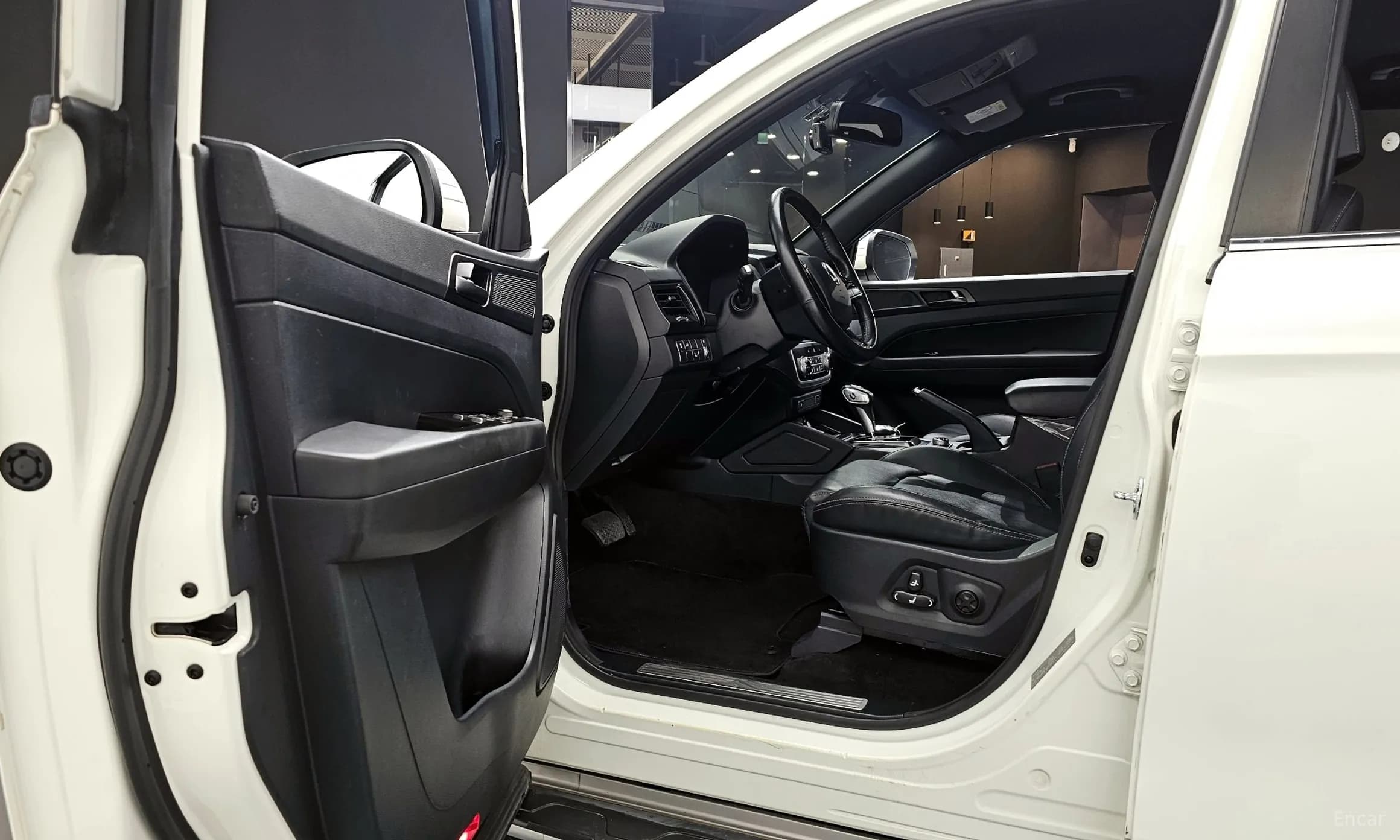 Rexton Sports Khan