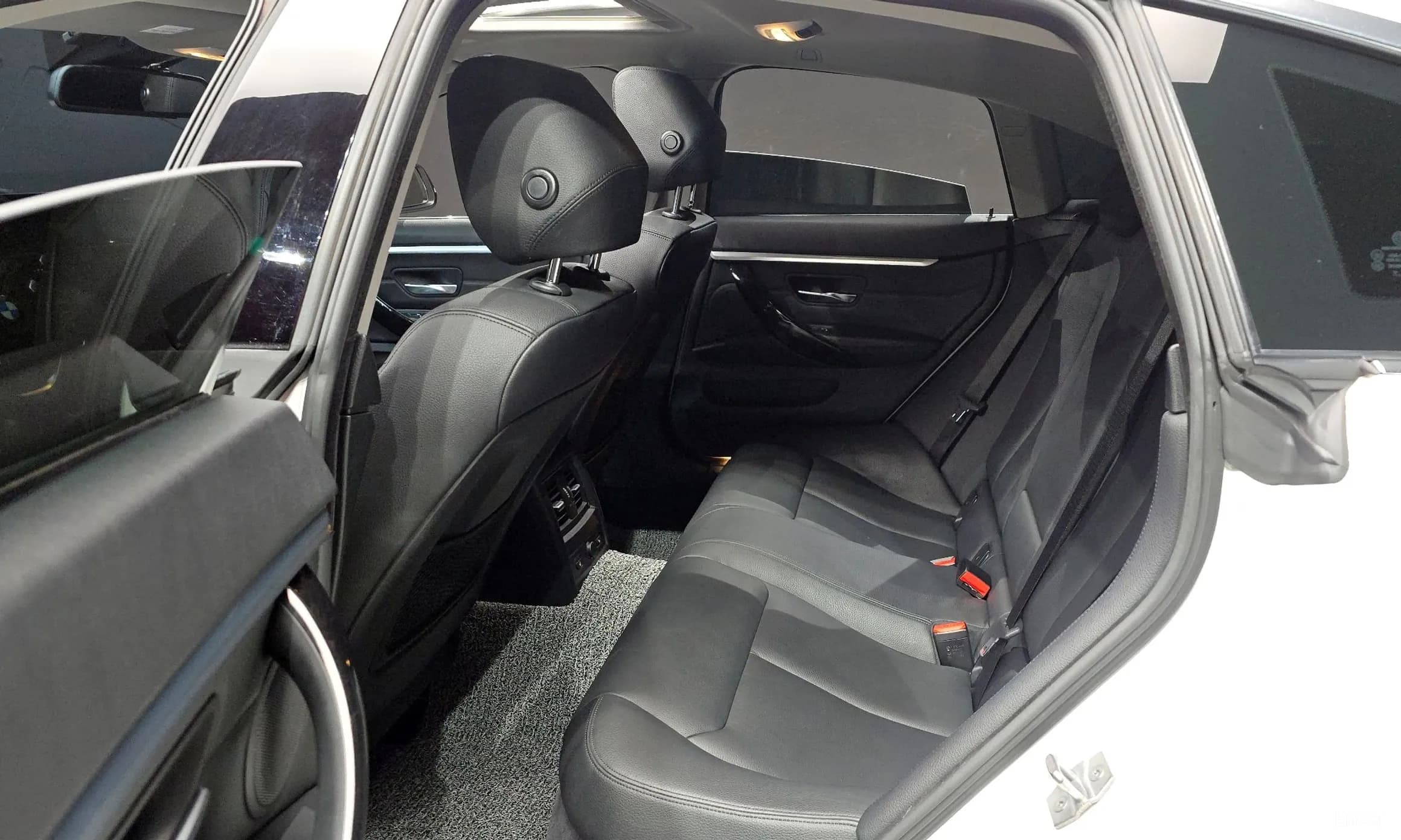 Series 4 (F32)