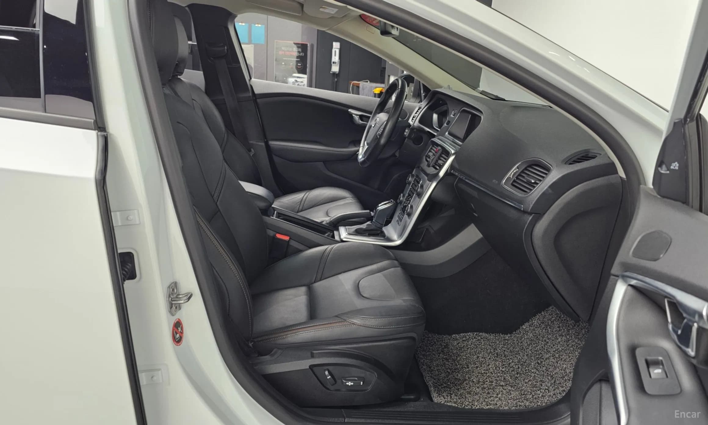 V40 Cross Country