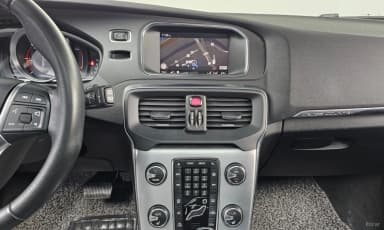V40 Cross Country
