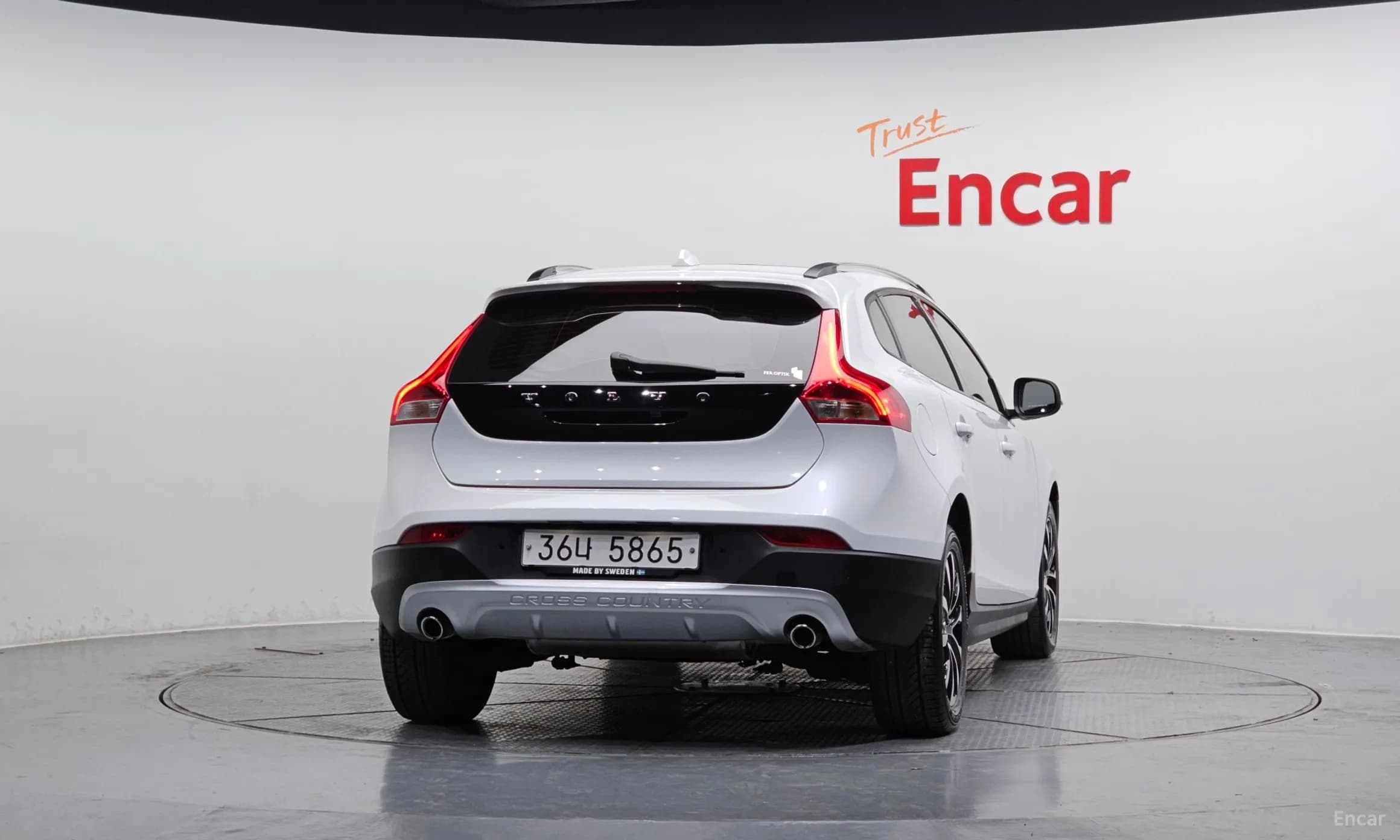 V40 Cross Country