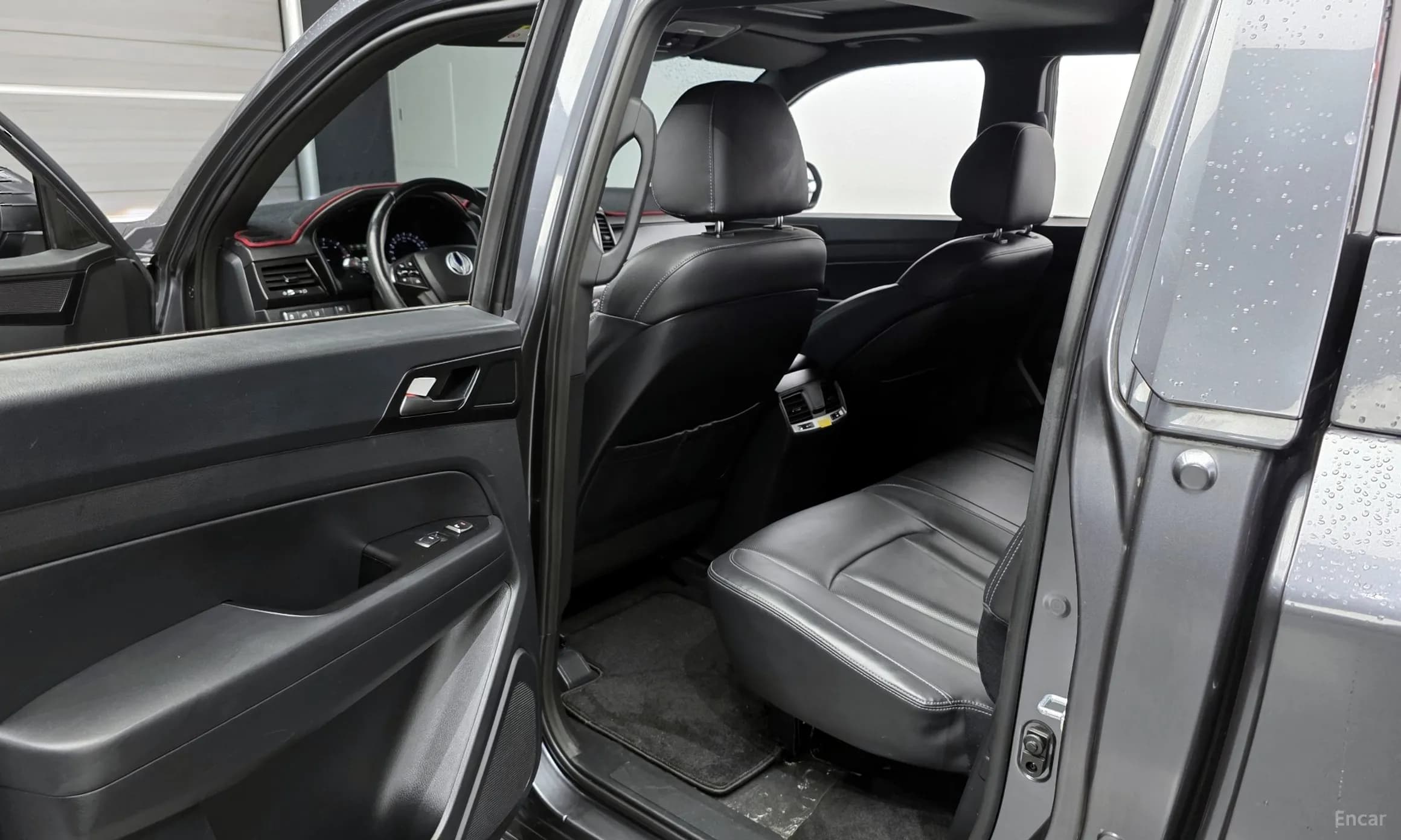 Rexton Sports Khan