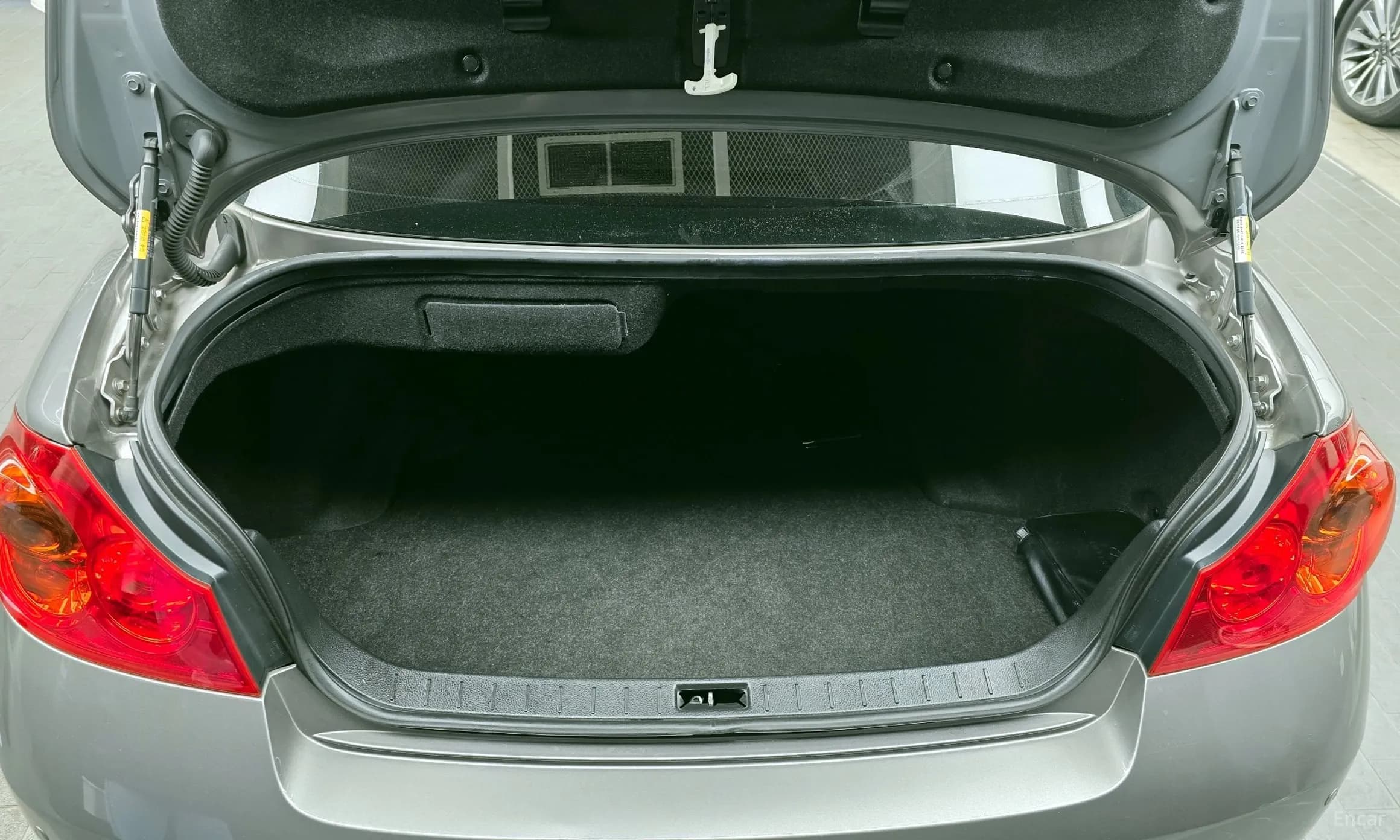 G37
