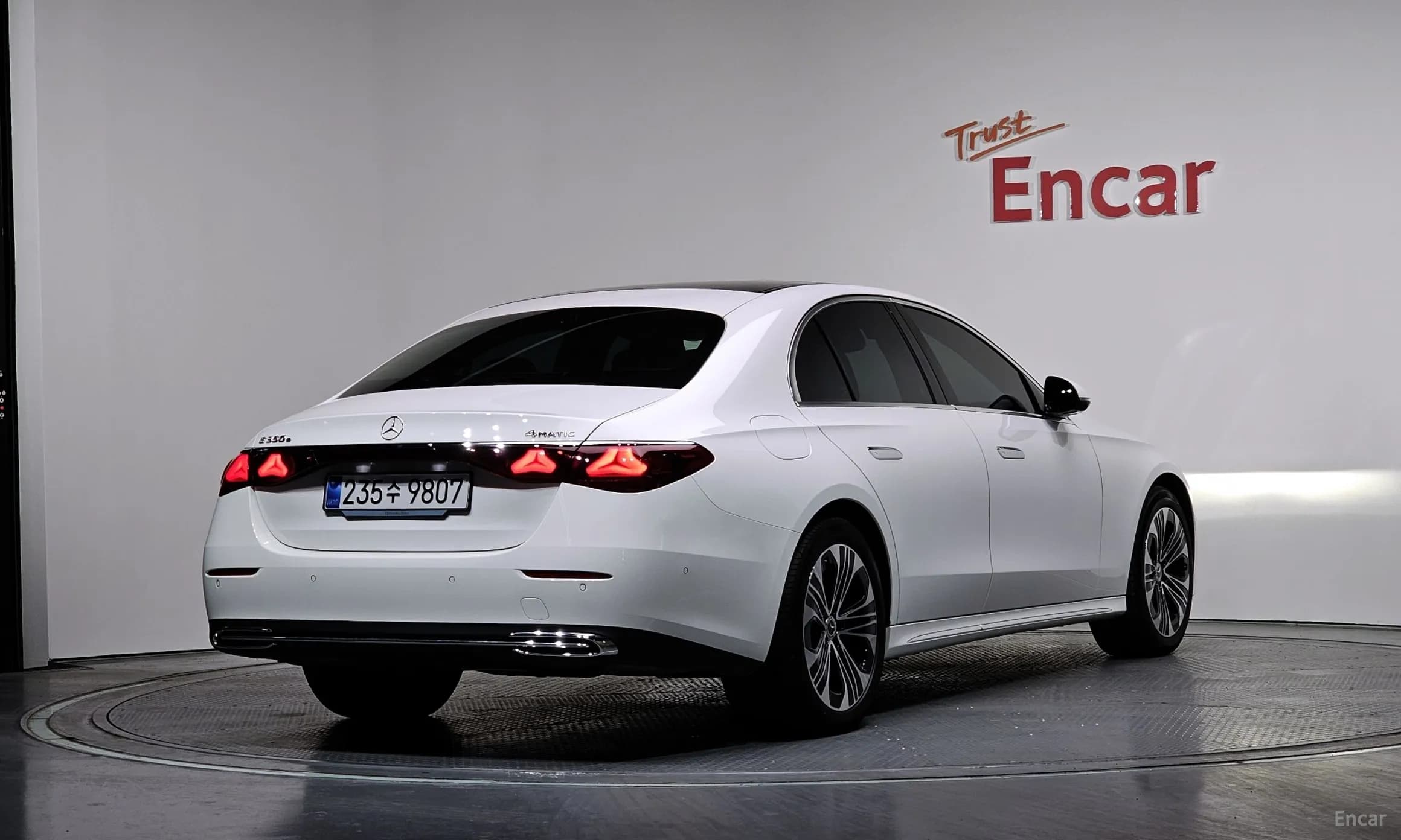 E-Class W214