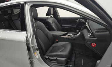 Camry (XV70)