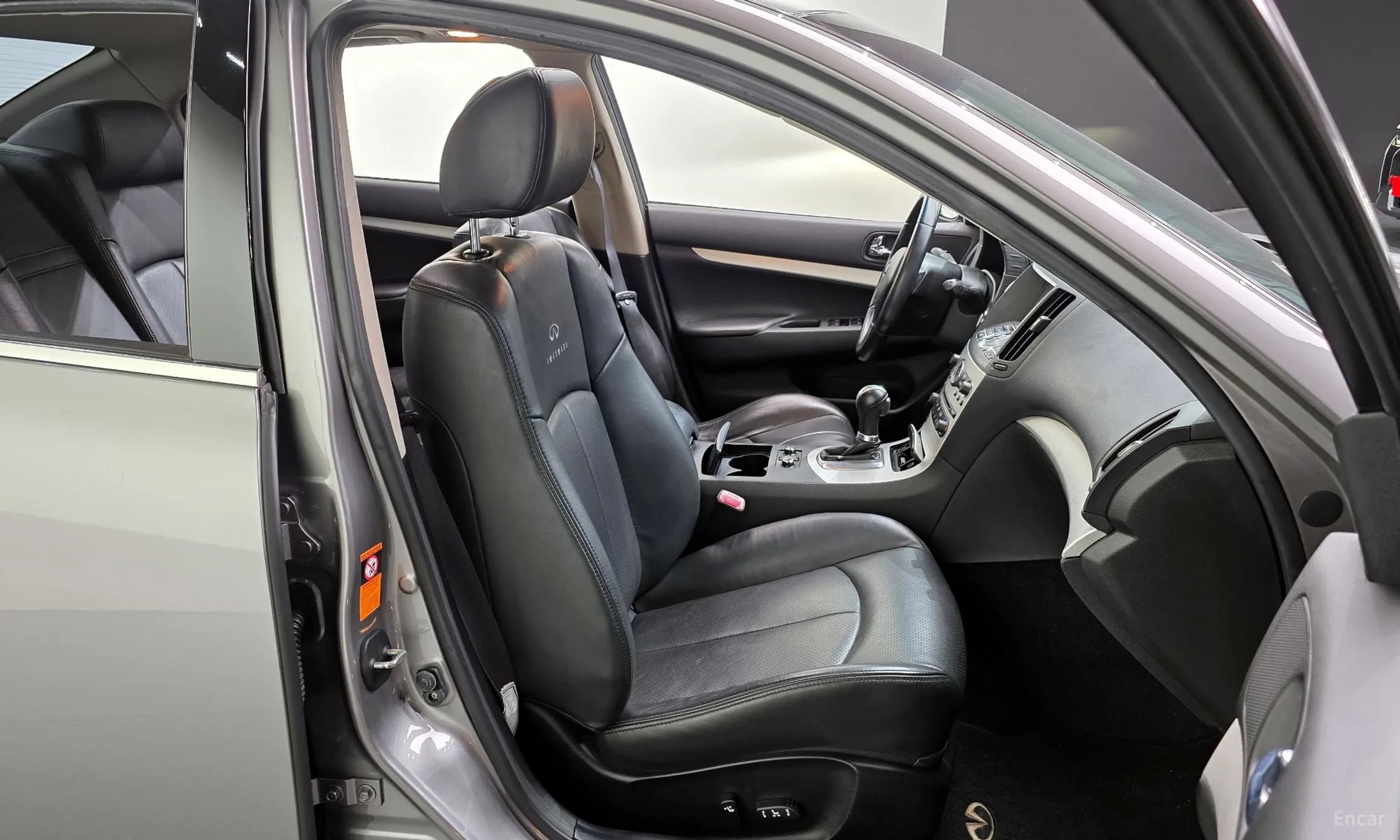 G37