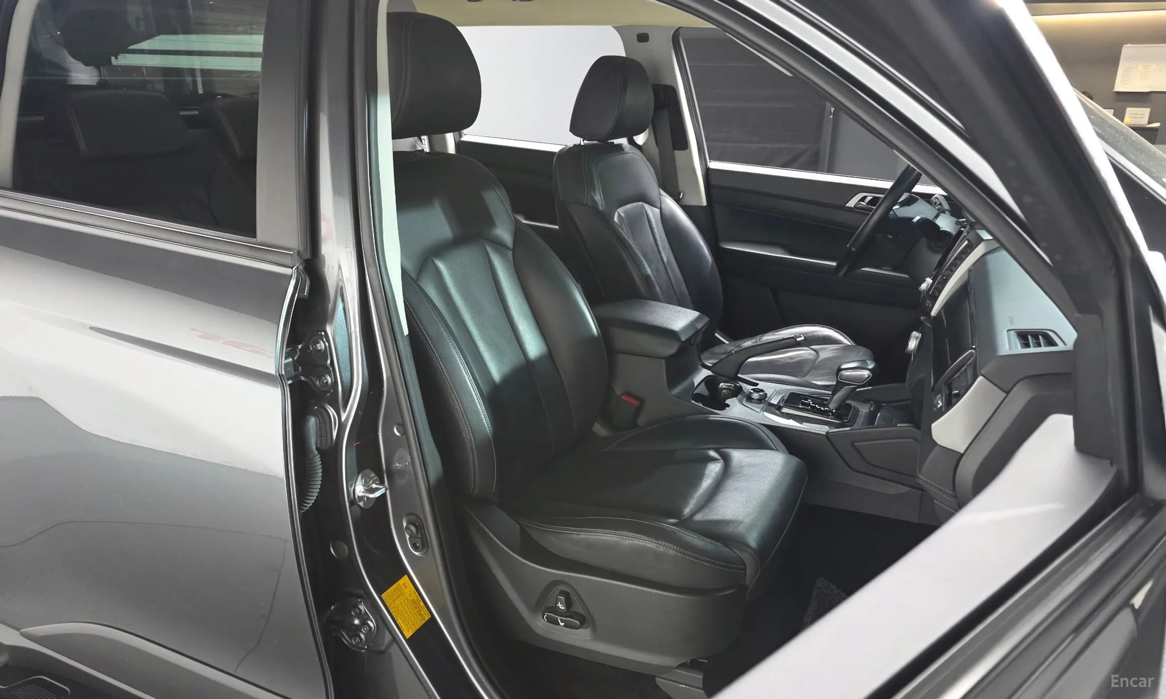 Rexton Sports Khan