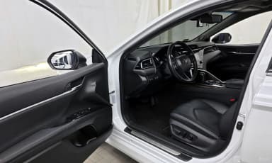Camry (XV70)
