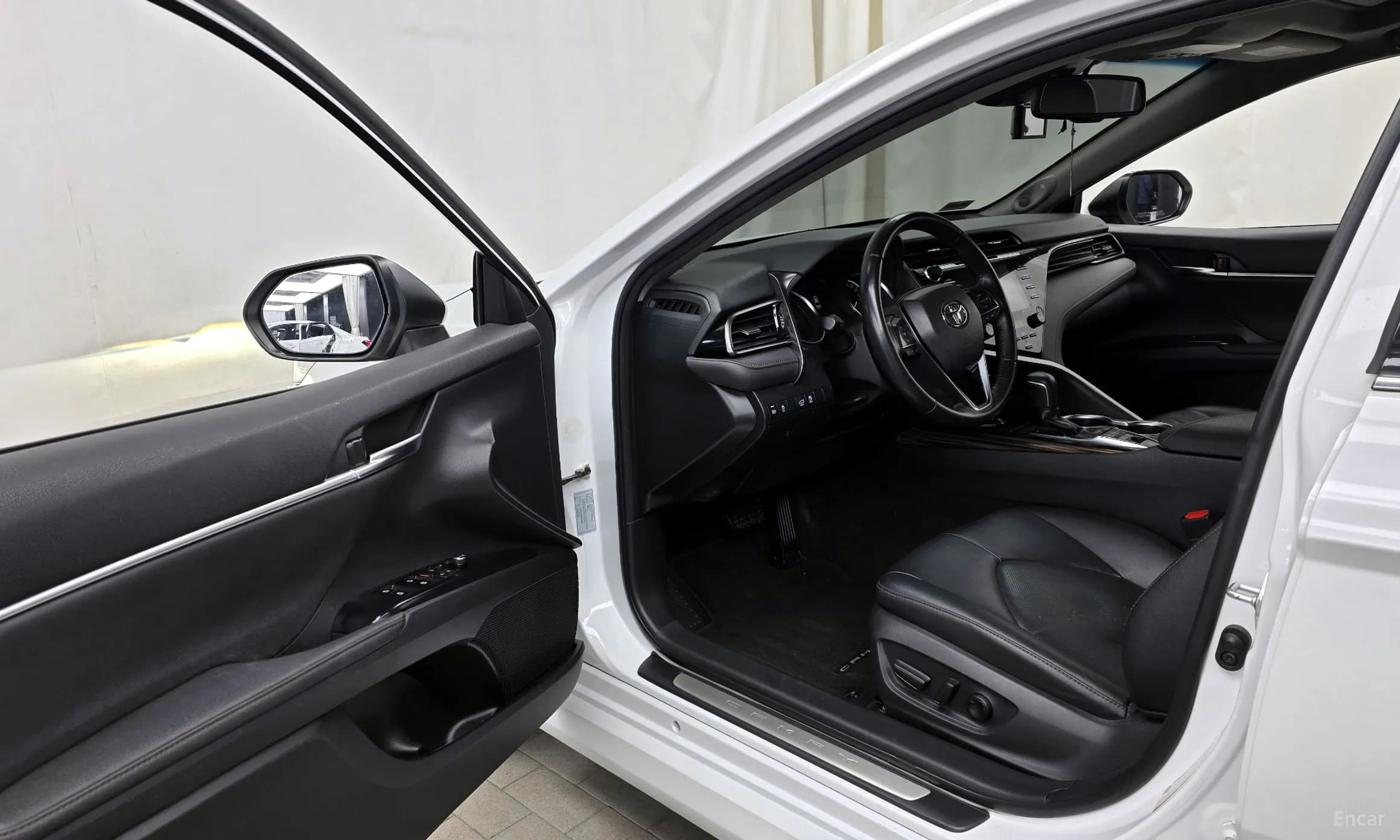 Camry (XV70)