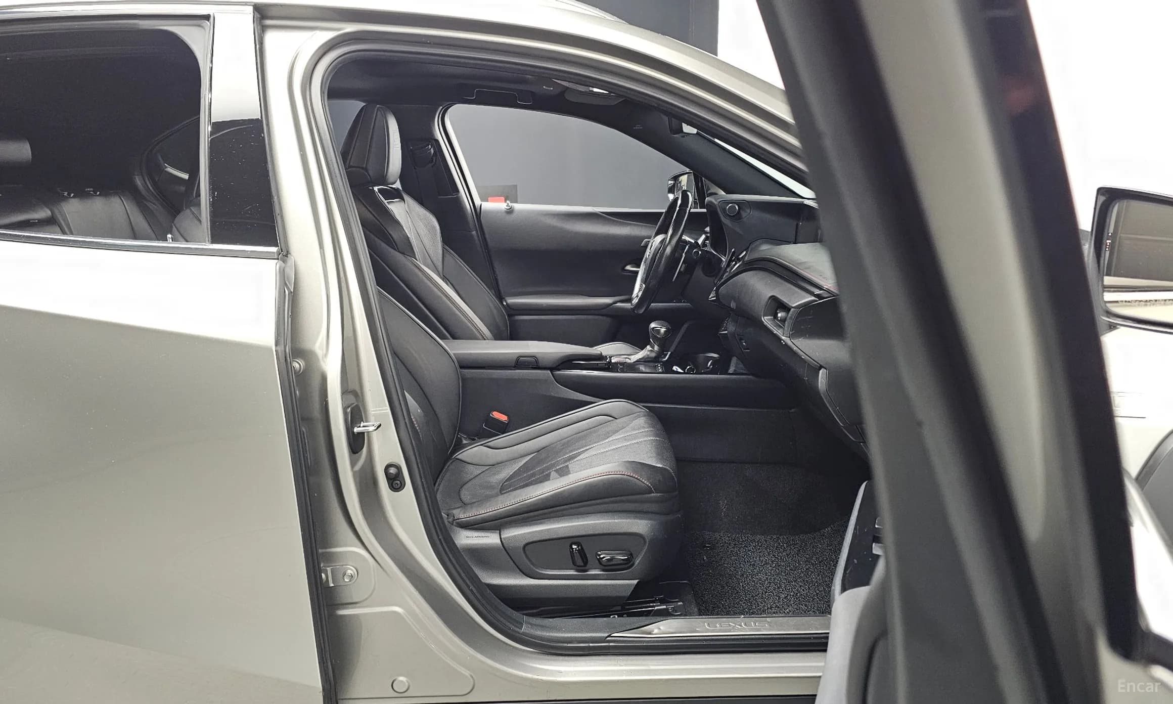 UX250h