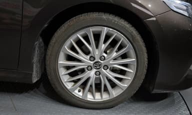 Camry (XV70)