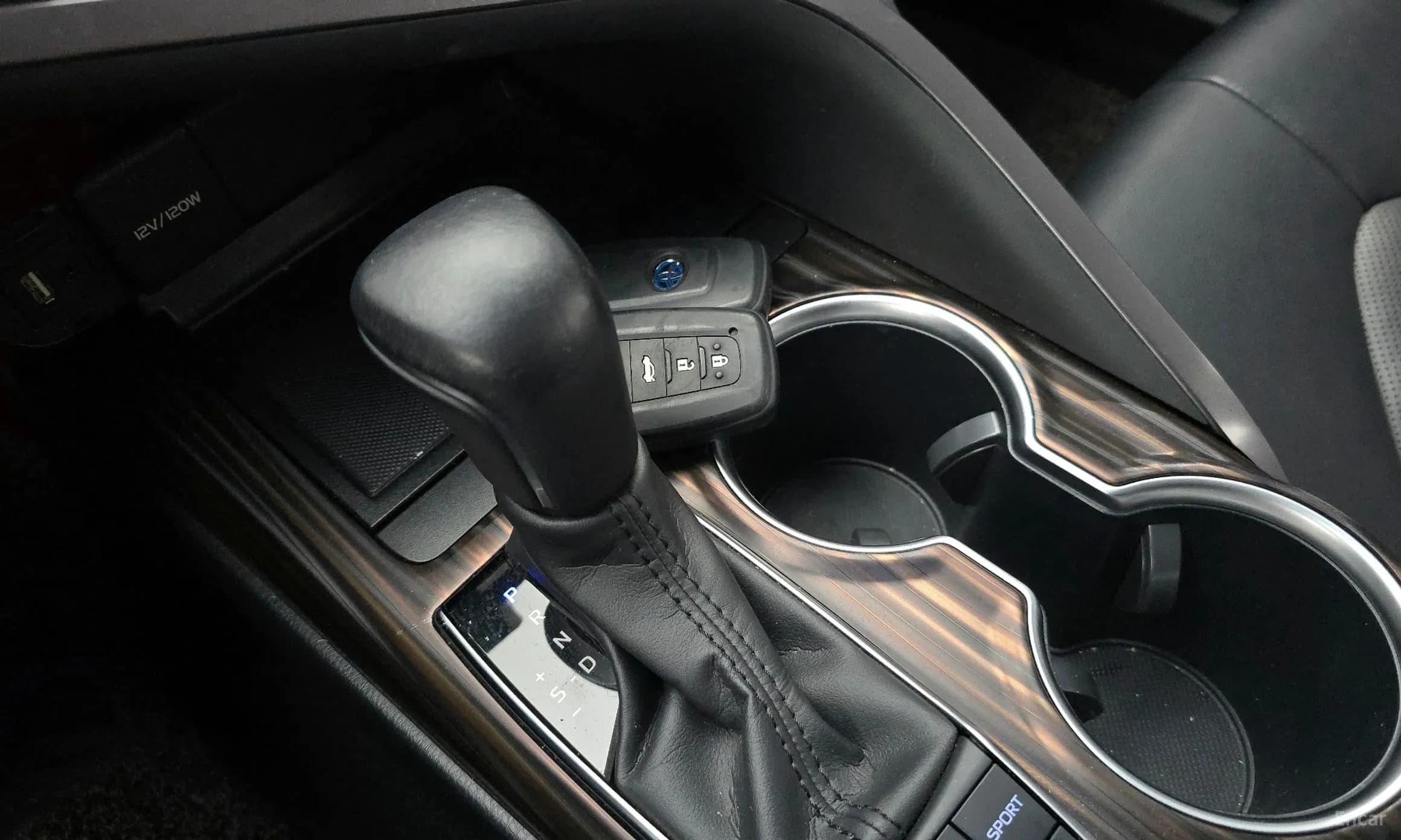 Camry (XV70)