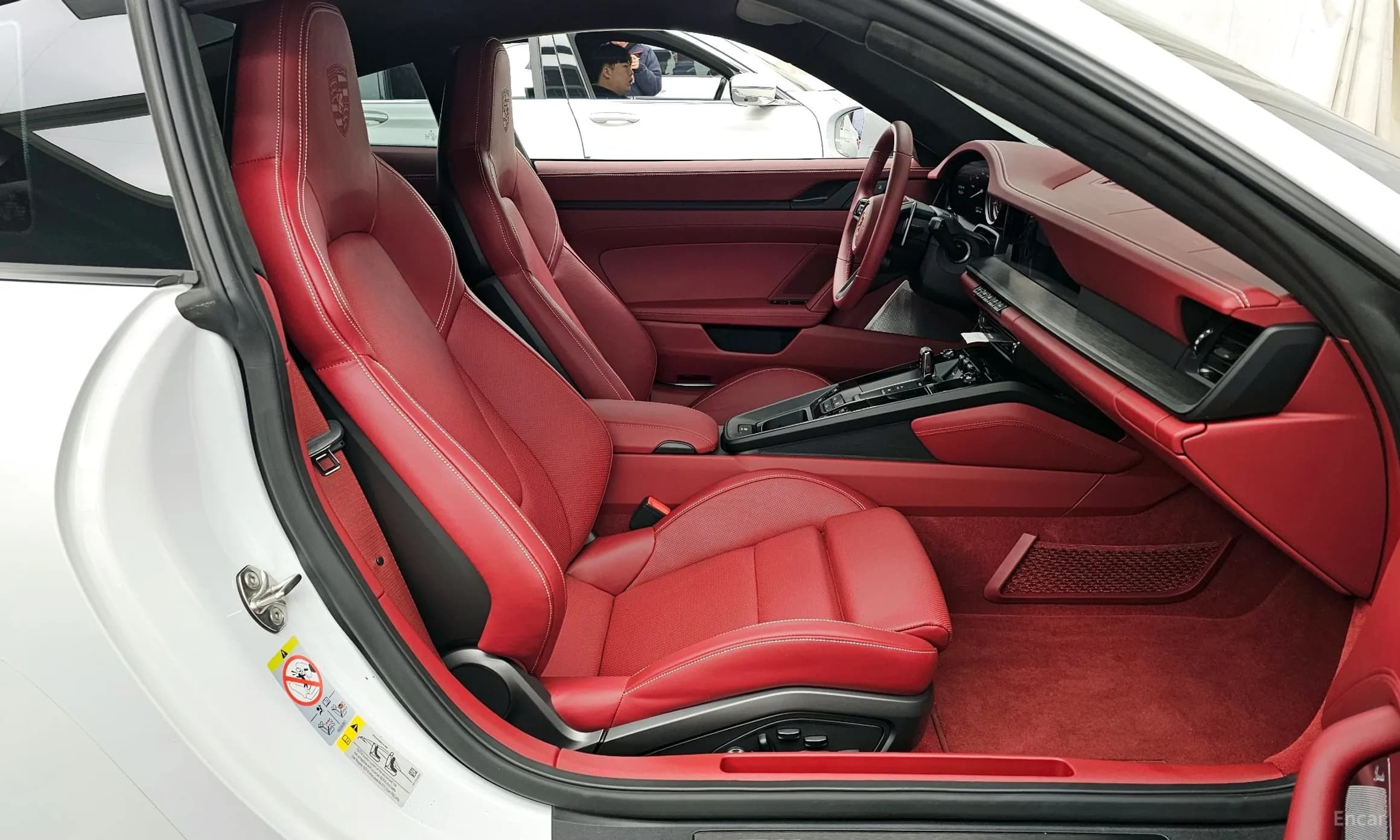 911 (992)