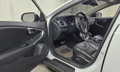 V40 Cross Country
