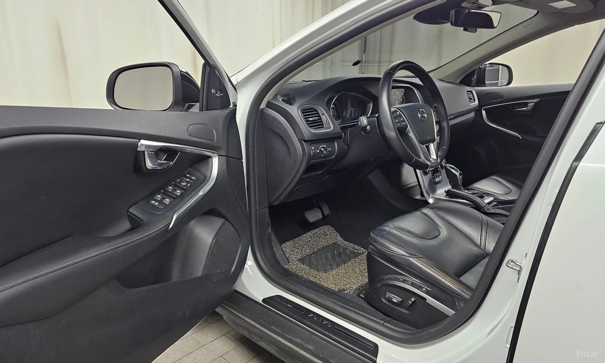 V40 Cross Country