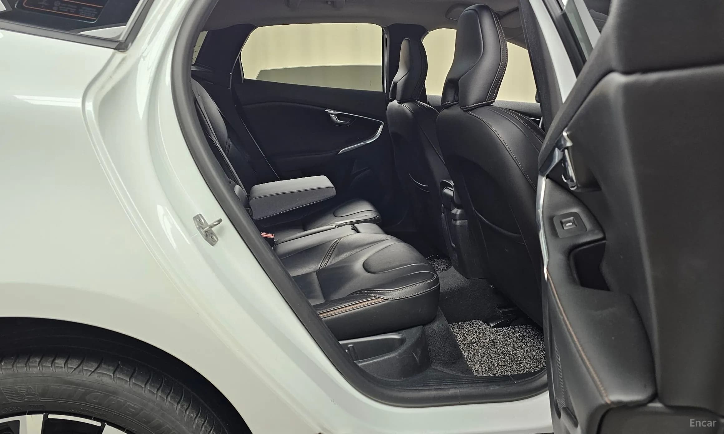 V40 Cross Country