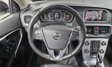 V40 Cross Country