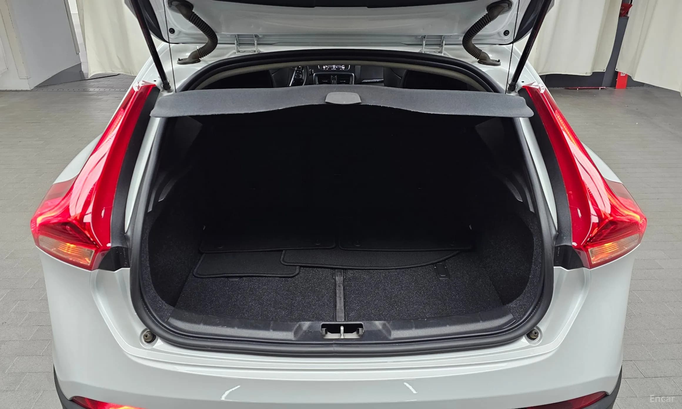 V40 Cross Country
