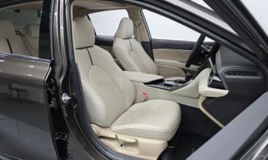 Camry (XV70)