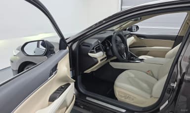 Camry (XV70)