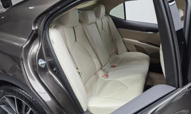 Camry (XV70)