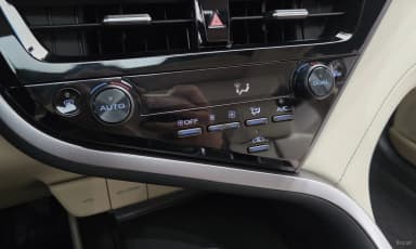 Camry (XV70)