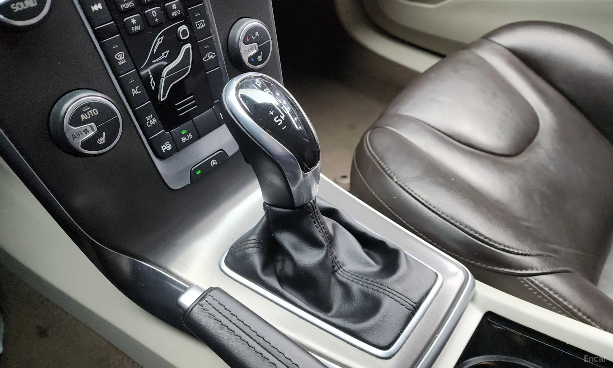 V40