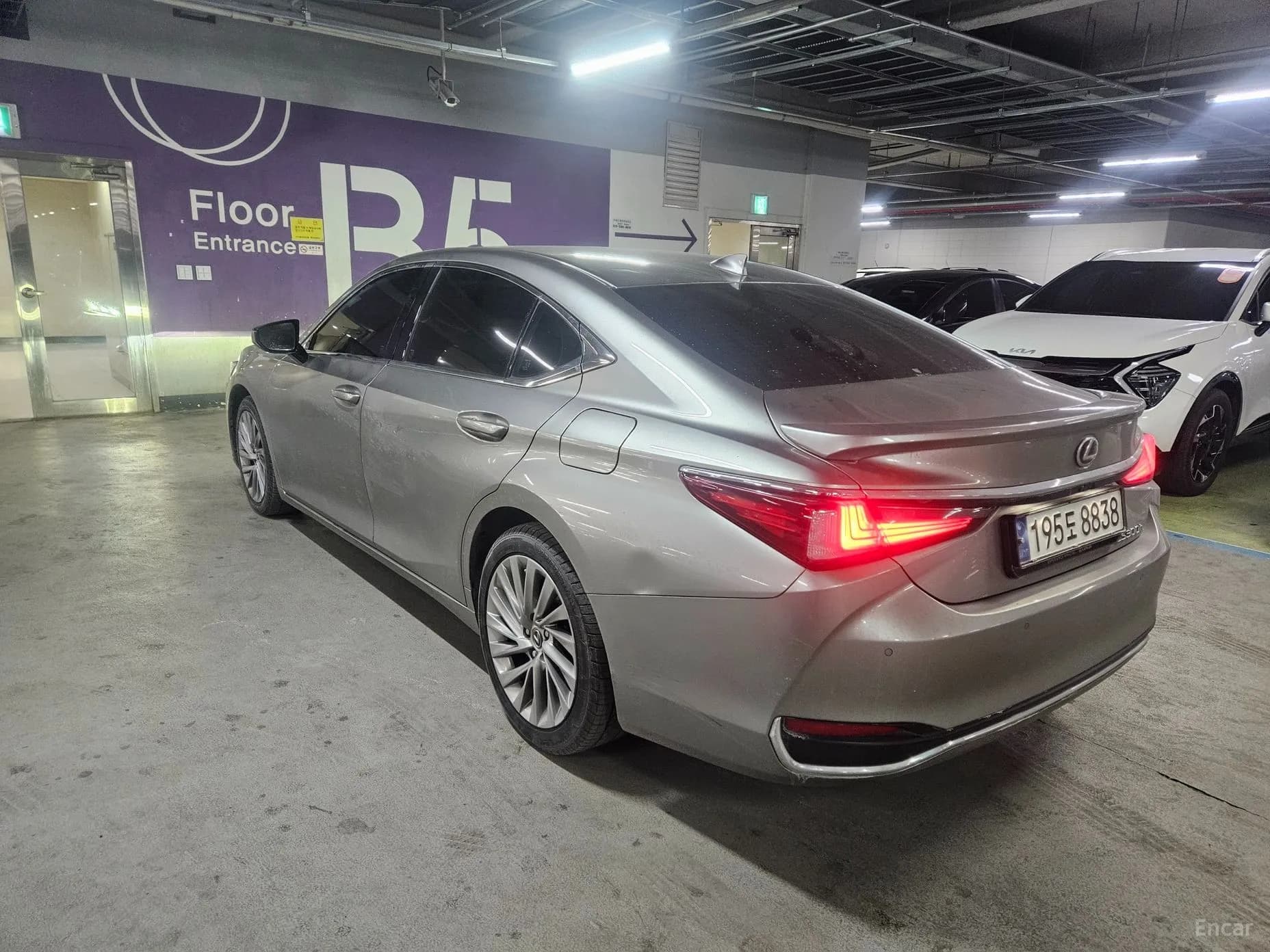 ES300h 7th Generation