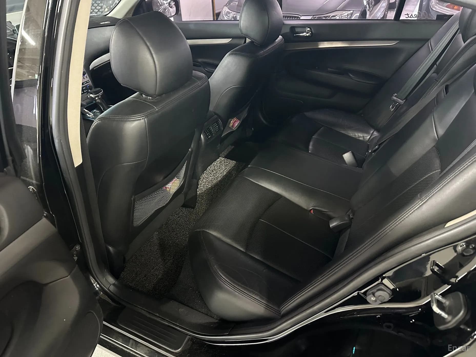 G37