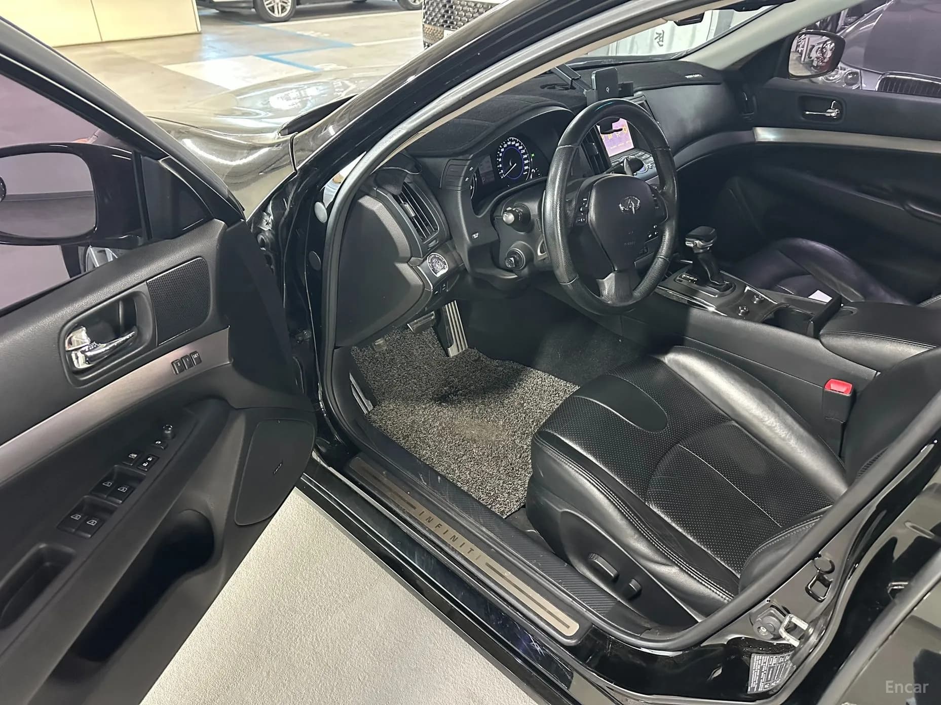 G37
