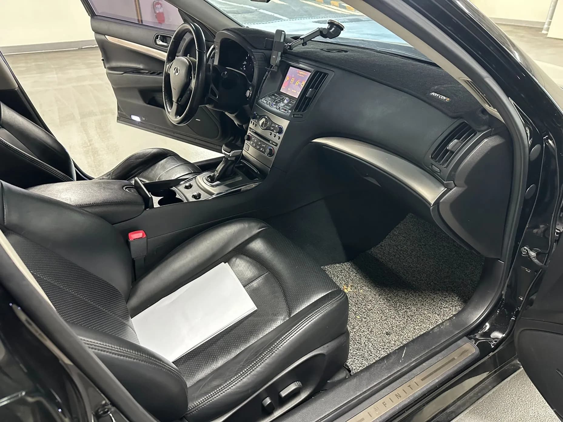 G37
