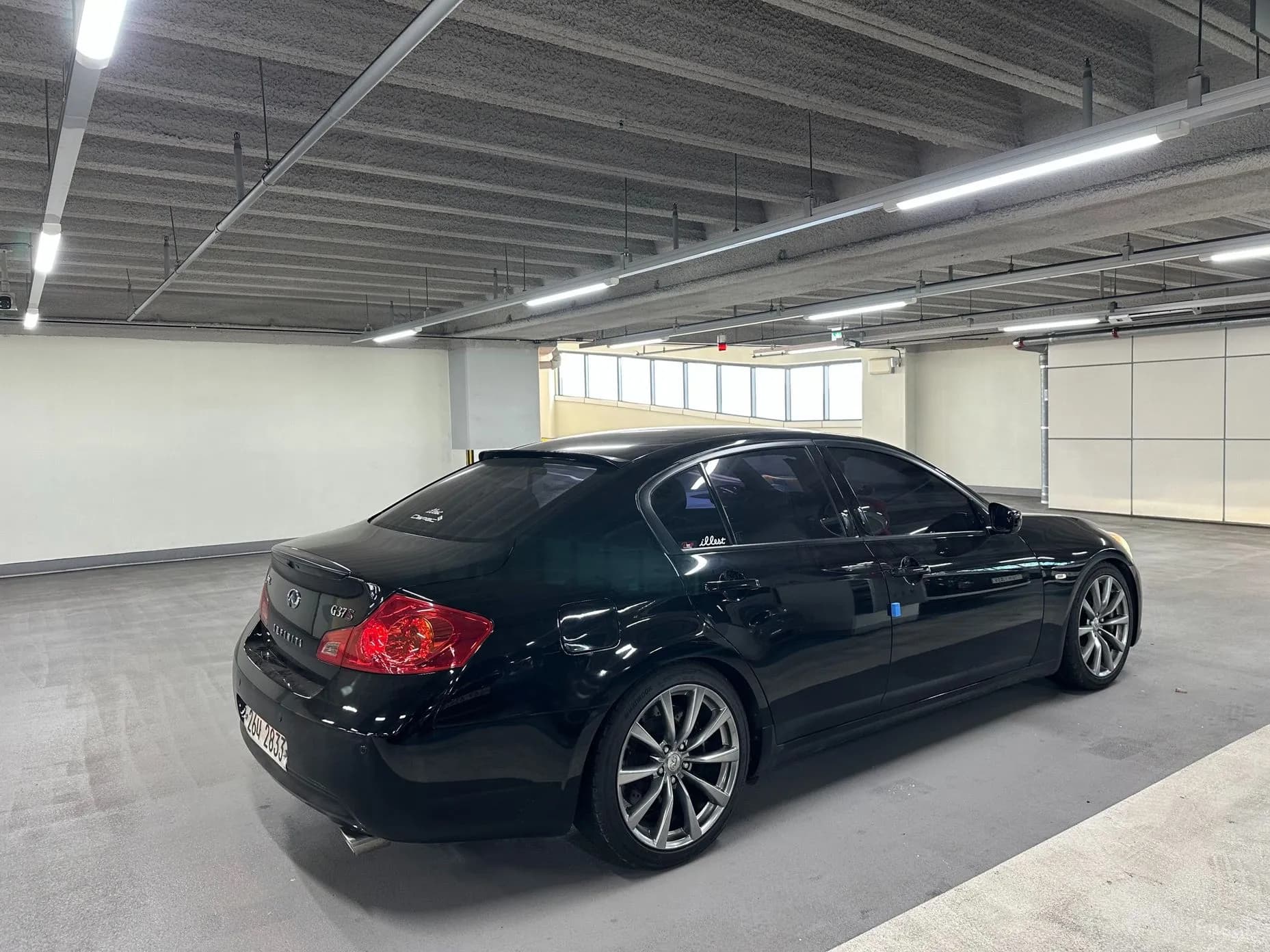 G37