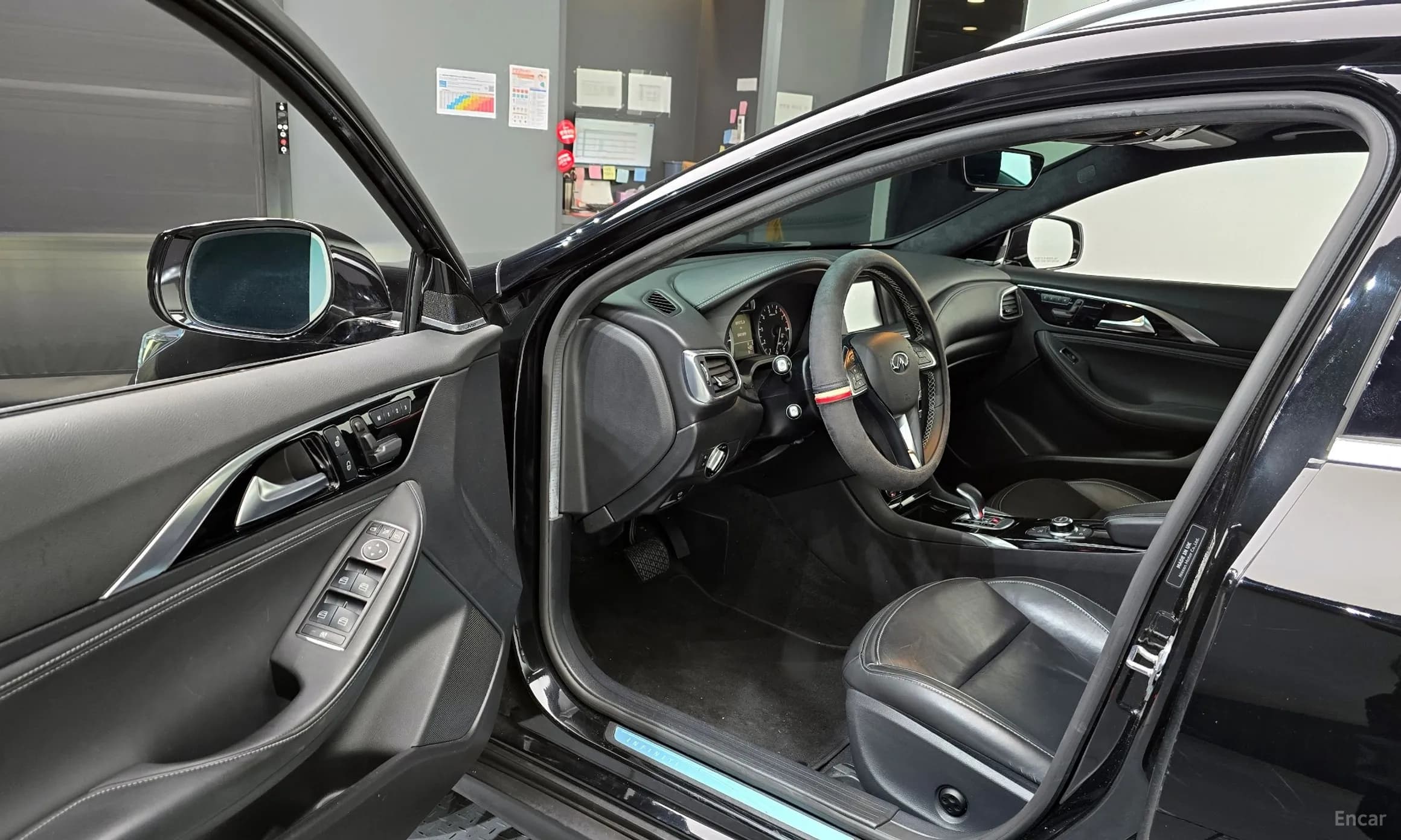 QX30