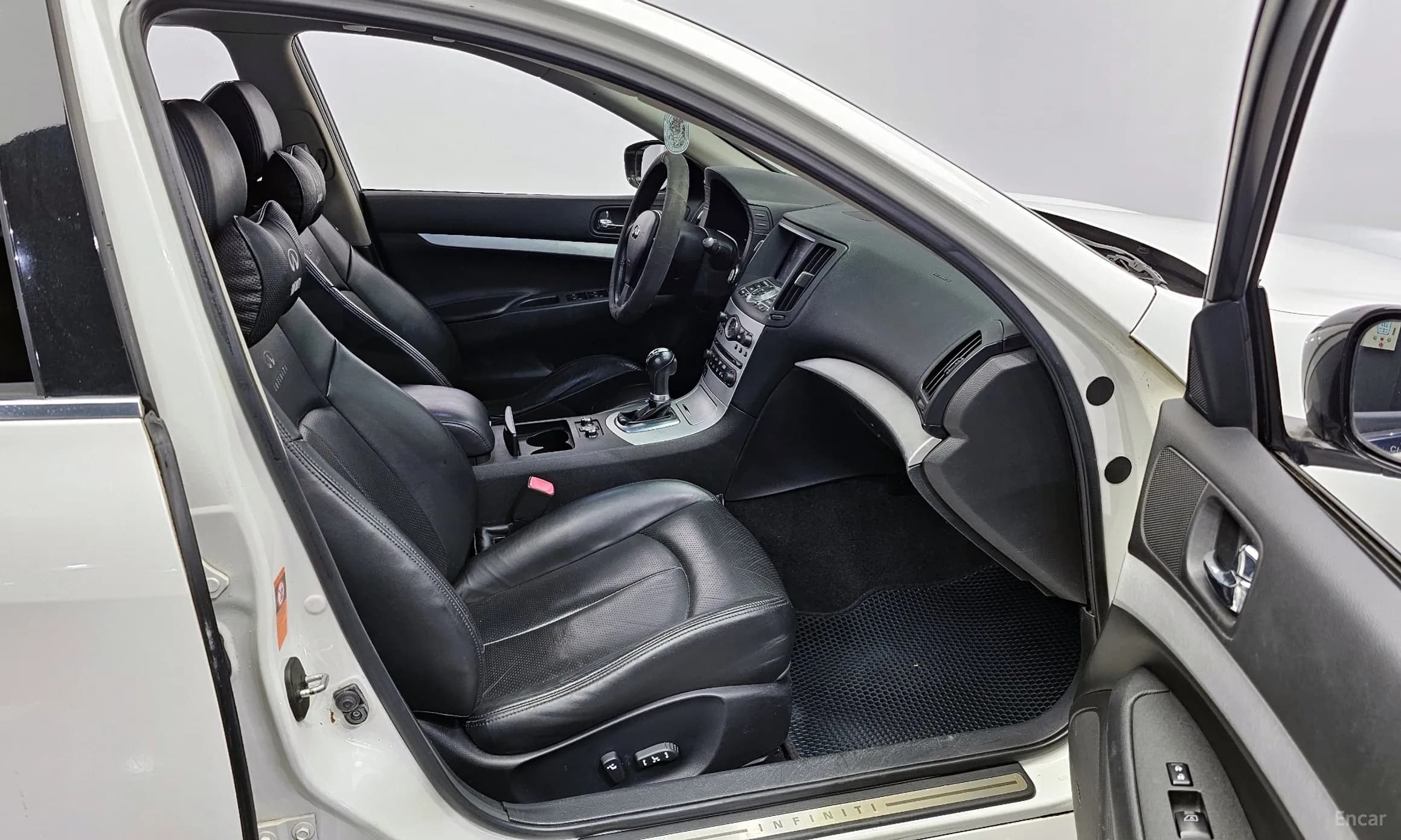 G37