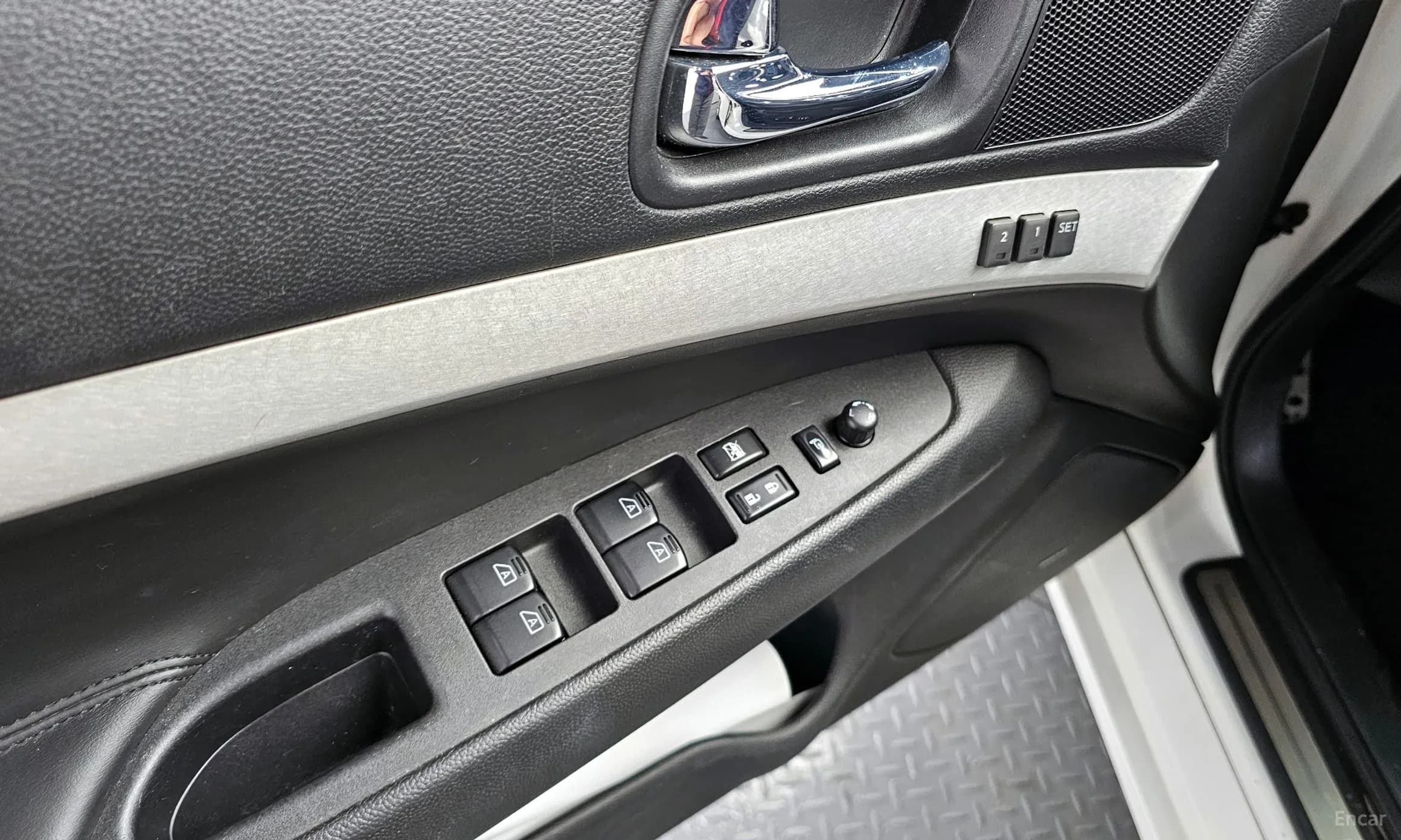 G37