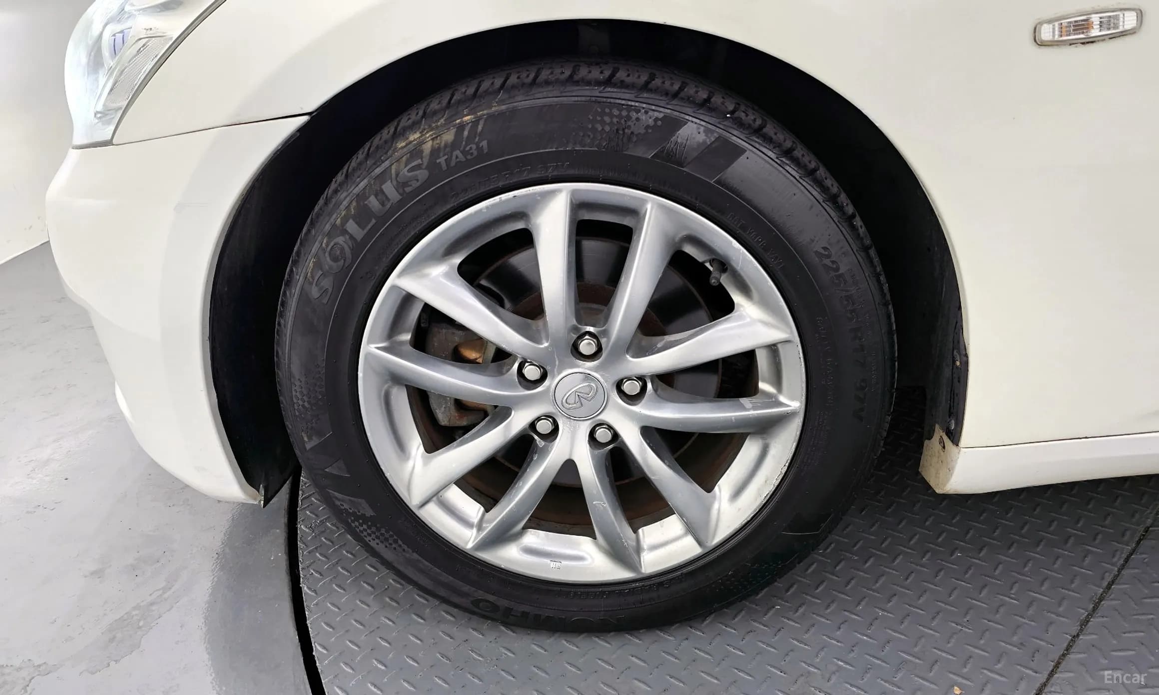G37